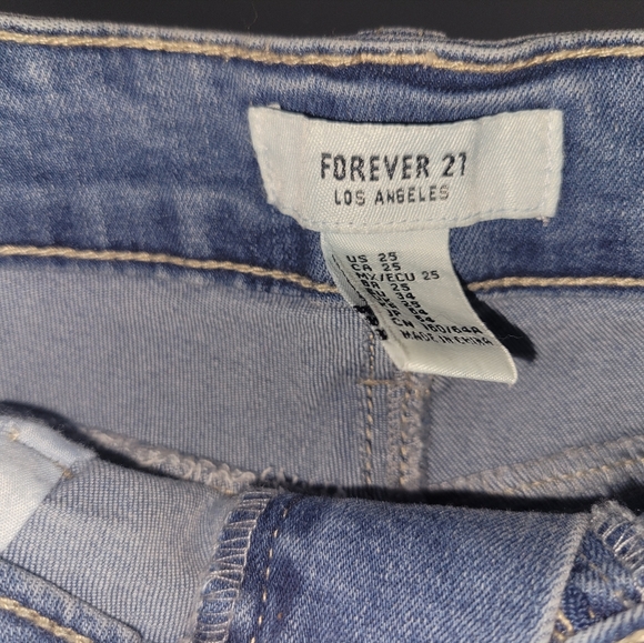 Women's F21 Shorts - Picture 2 of 2